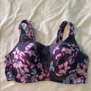 Sports bra. High support